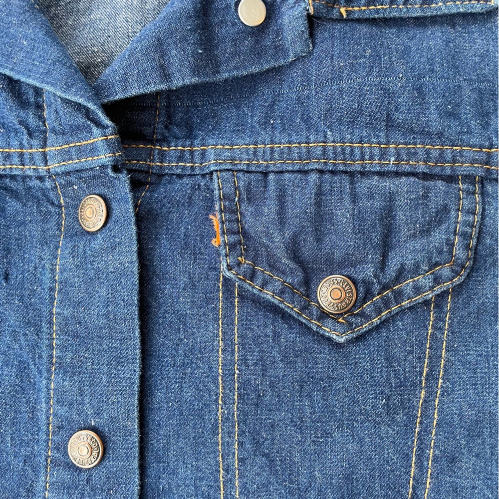 Vintage Levi’s denim shirt - Picture 2 of 6